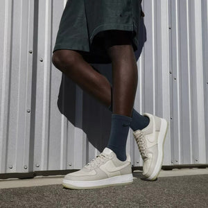 NIKE AIR FORCE 1 '07 LV8